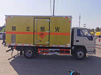 开鲁爆破器材运输车工人安全操作规范与智能技术保障